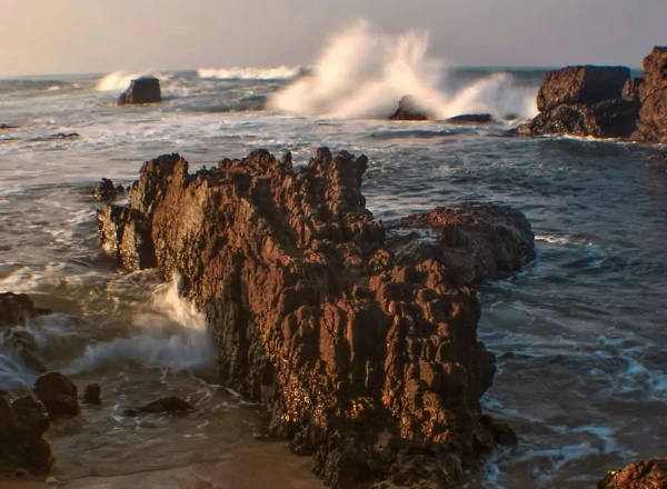 foto pantai karang taraje banten