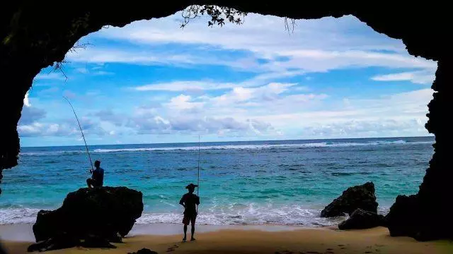 foto pantai gunung payung