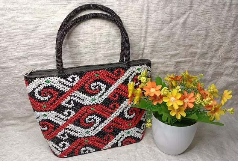 foto suvenir tas motif dayak kaltim